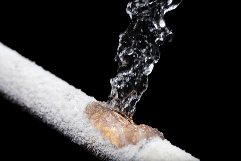 frozen pipe leaking water 840x560 75