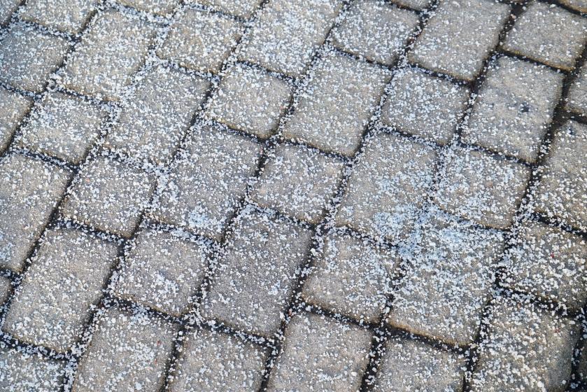 salt melting ice sidewalk 840x560 75